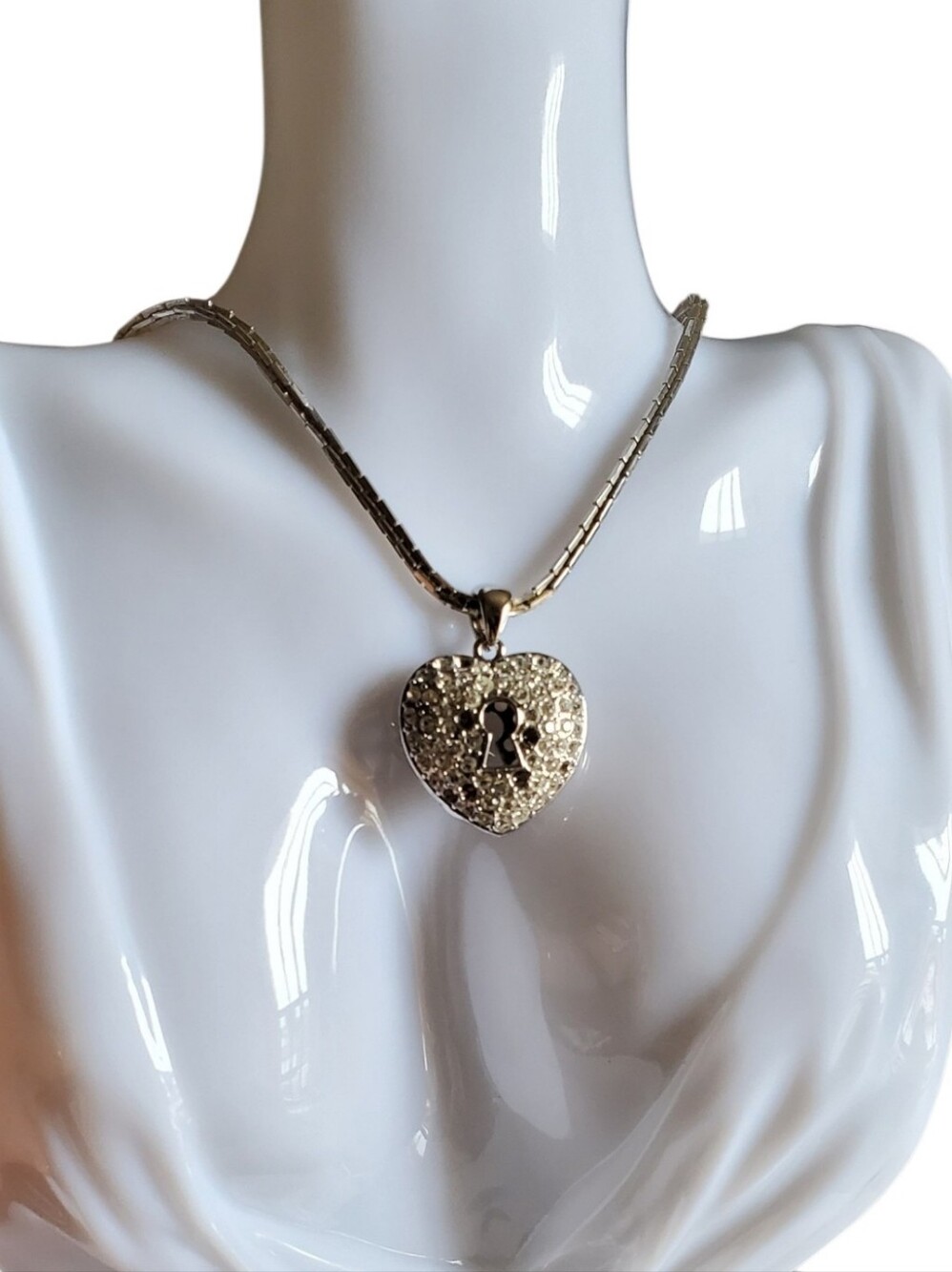 Vtg. Unsigned Silver Heart Lock Pendant Necklace